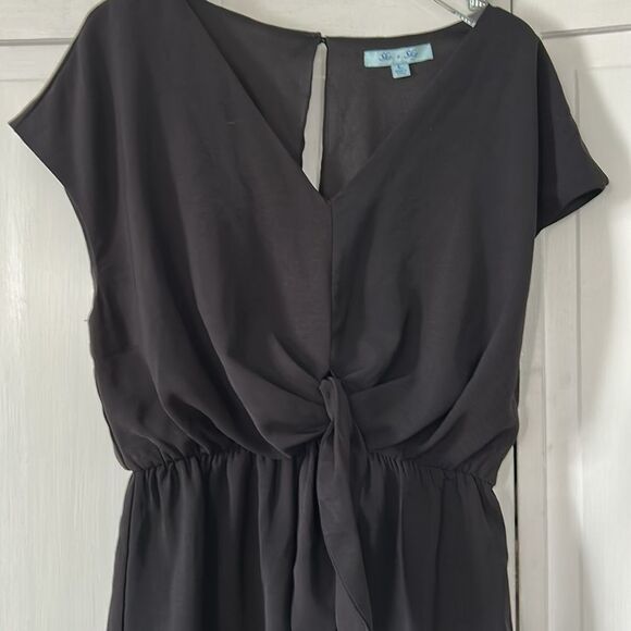 She + Sky Black Drop Shoulder Tie Front Woven Romper - Size L - Picture 5 of 9